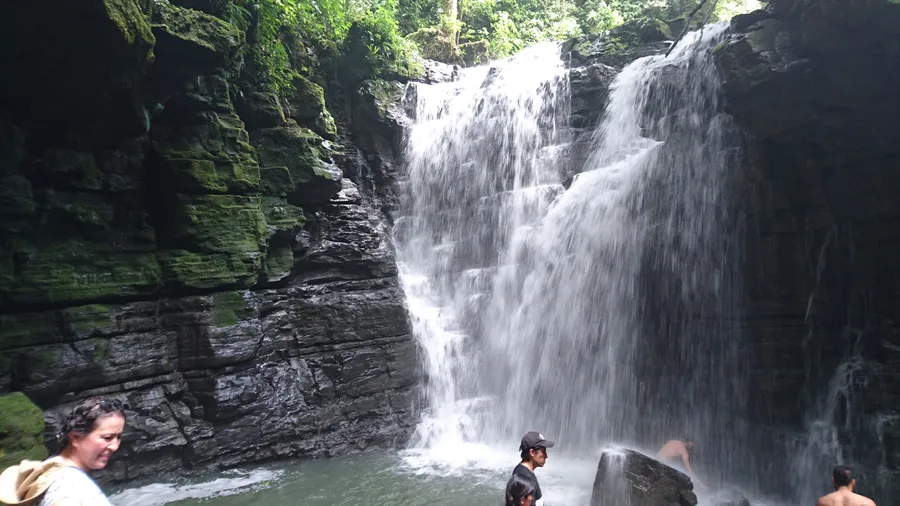 Cascada de Latas