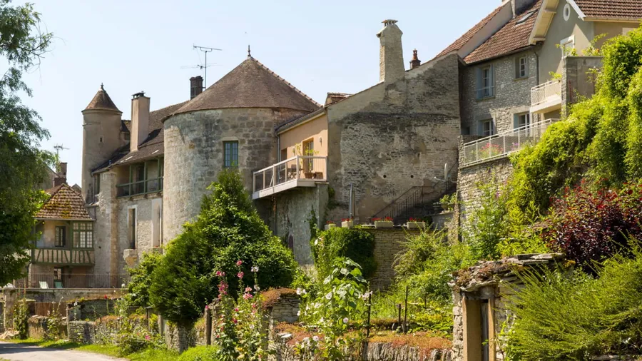 Château de Noyers (ruins)