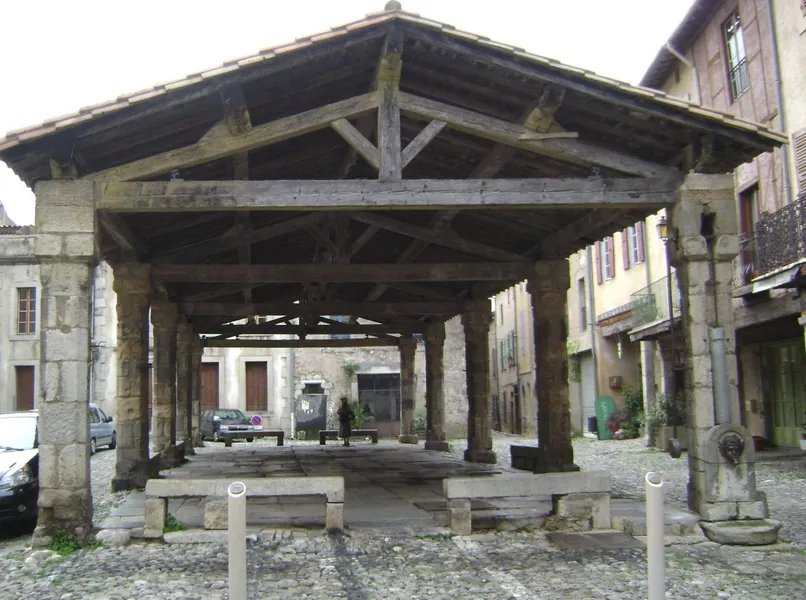Halles de Lagrasse