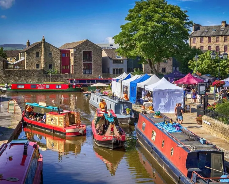 Leeds and Liverpool Canal