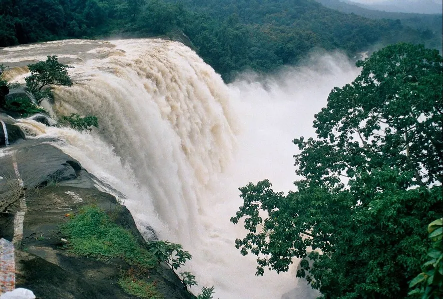 Olakaruvi Waterfalls