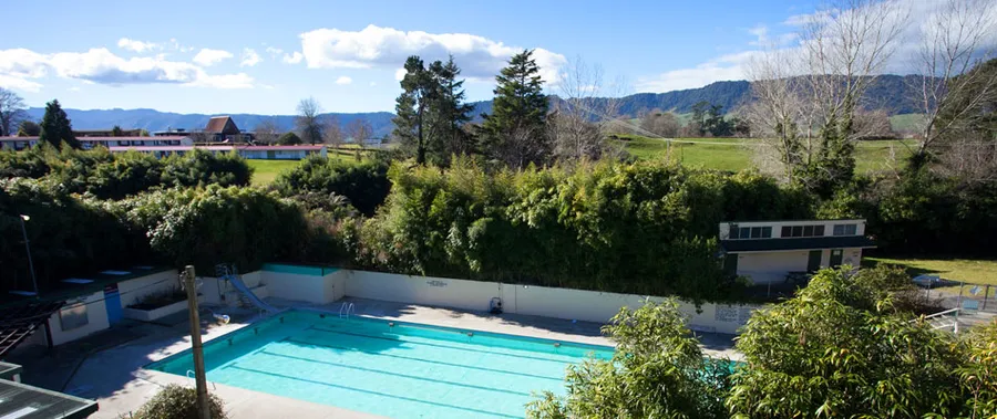 Opal Hot Springs & Holiday Park