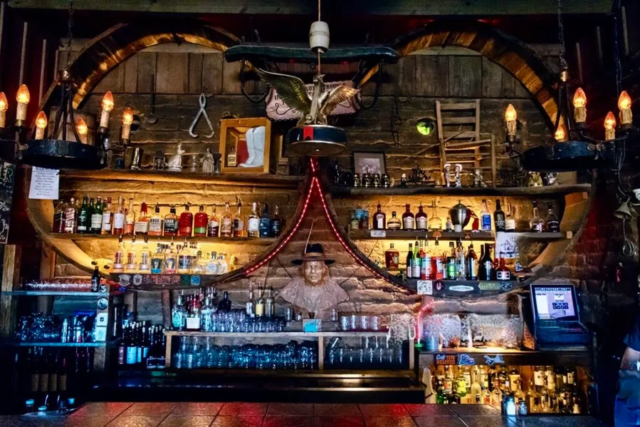 Pappy and Harriet's