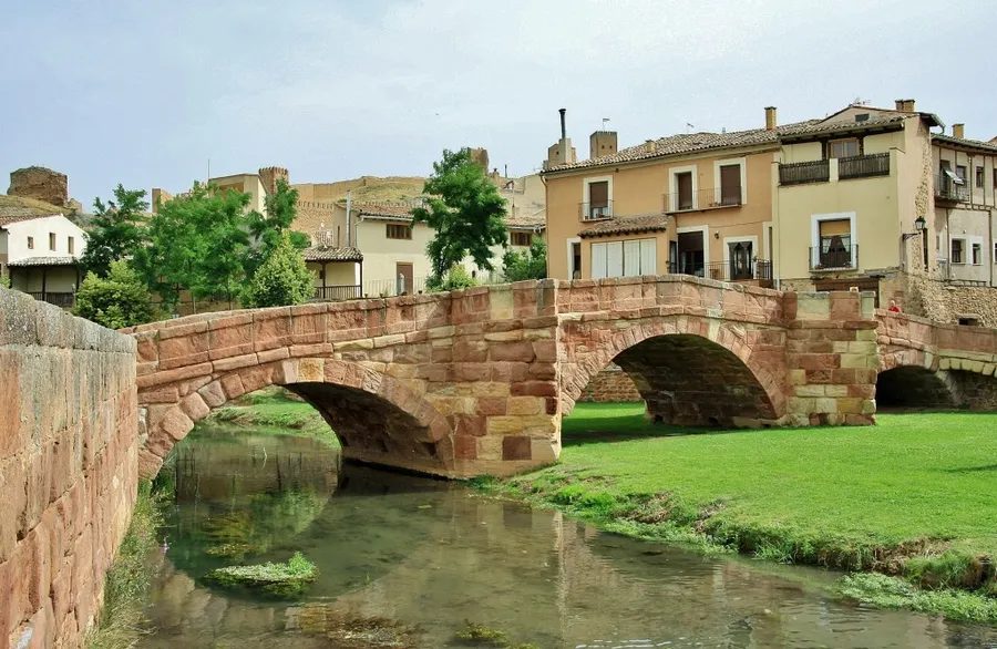 Puente Románico