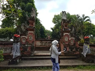 Pura Lingsar Temple