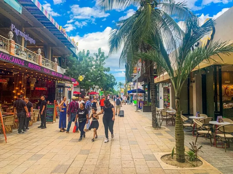 Quinta Avenida (5th Avenue)