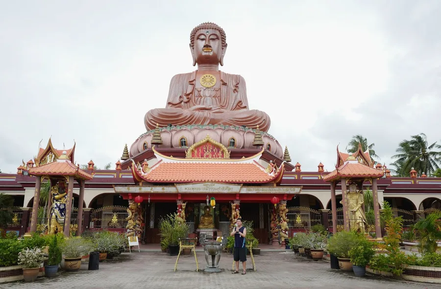 Wat Machimmaram (Sitting Buddha)