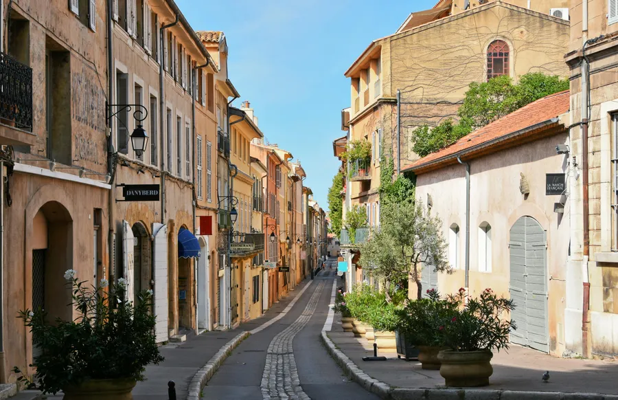 Provençal Comfort: Best Mid-Range Stays in Aix-en-Provence