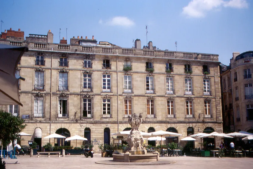A Taste of the Southwest: Authentic Dining in Bordeaux