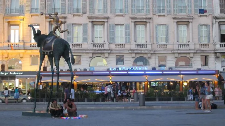 The True Taste of Provence: Authentic Bistros and Seafood Gems in Marseille