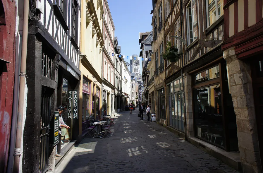 Normandy Flavors: Essential Dining in Rouen