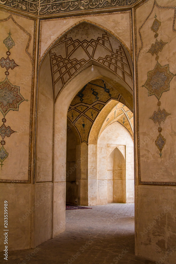 Agha Bozorg Mosque