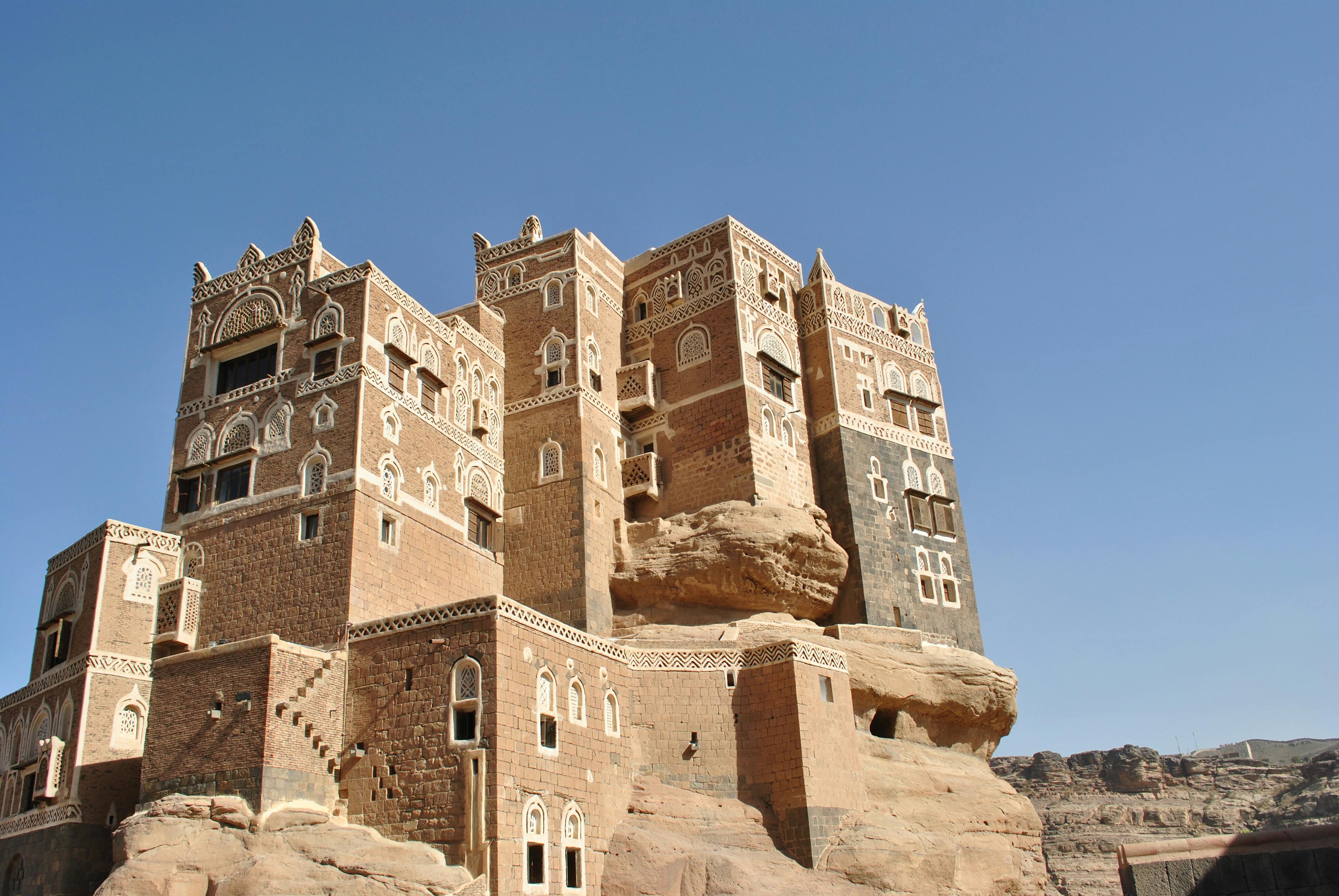 Al Hajarah Rock Palace