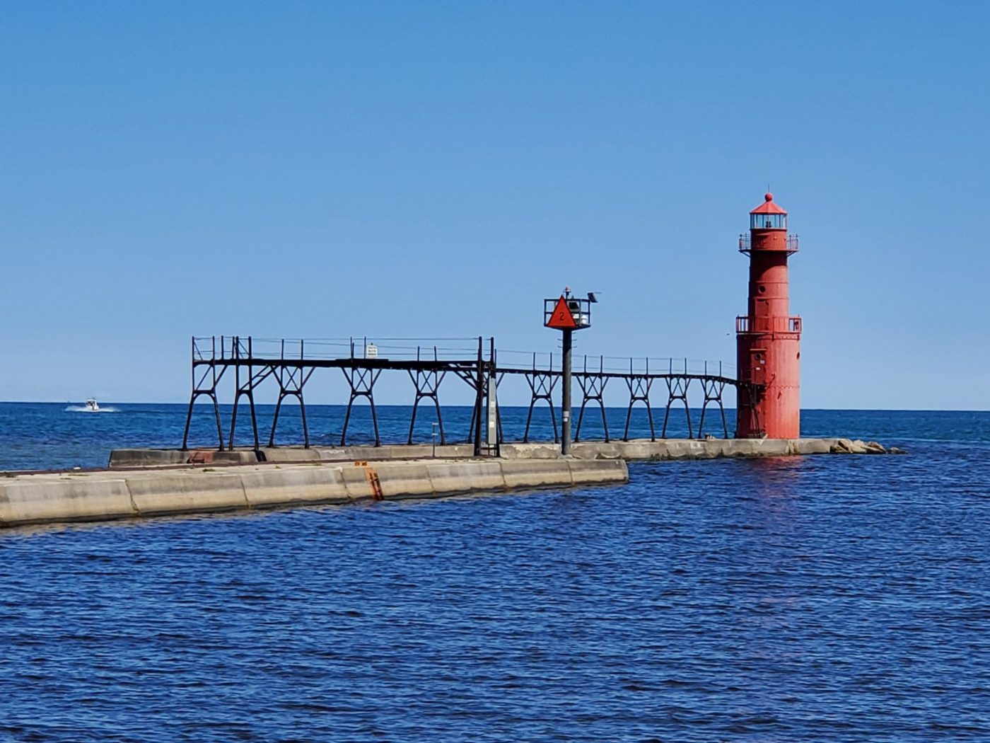 Algoma Pierhead Lighthouse