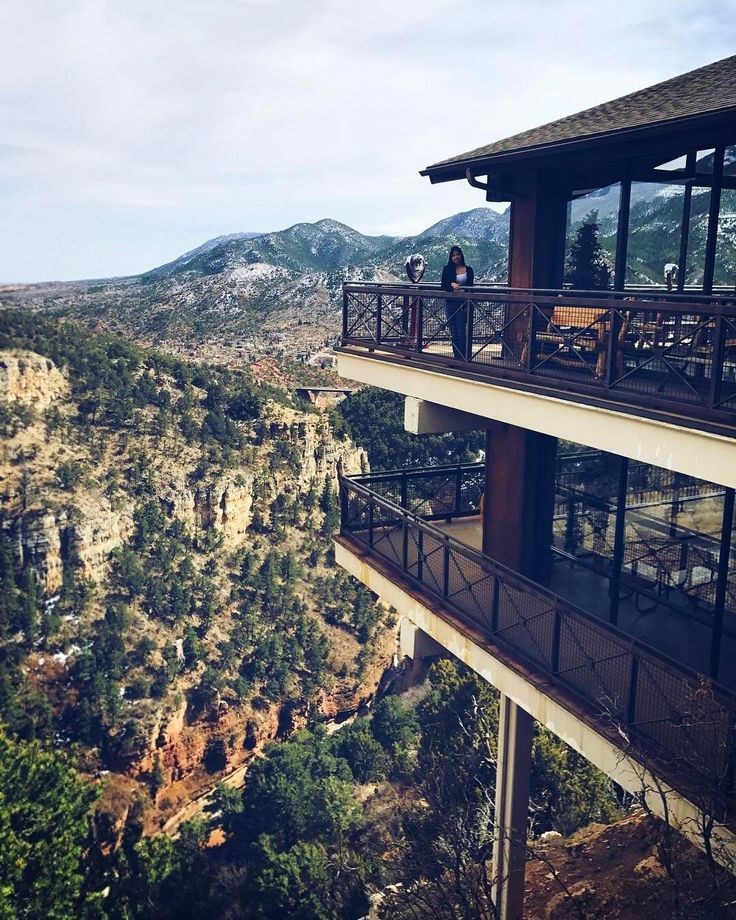 Cave of the Winds Mountain Park