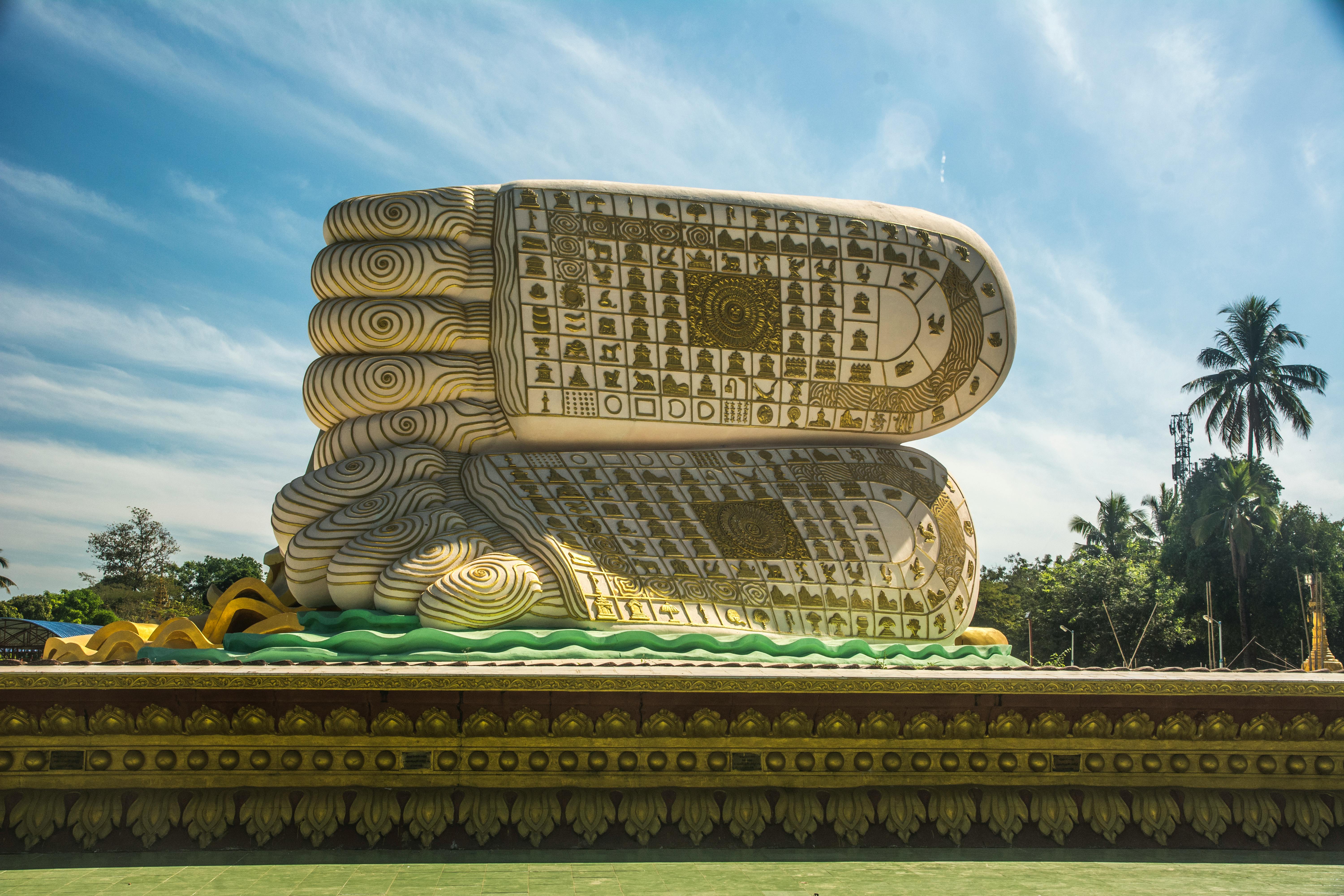 Chaukhtatgyi Buddha Temple