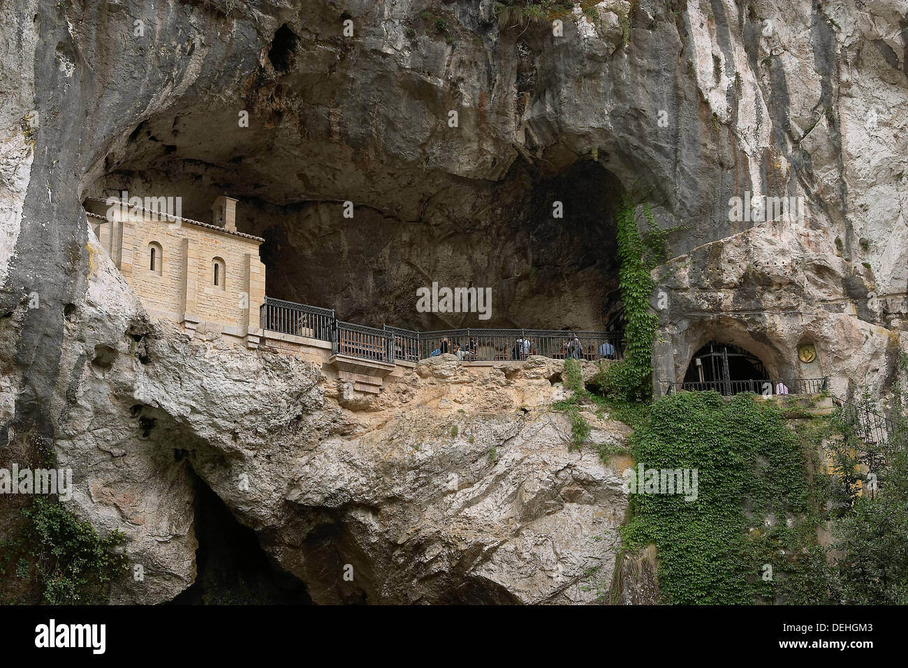 Cueva de la Santina