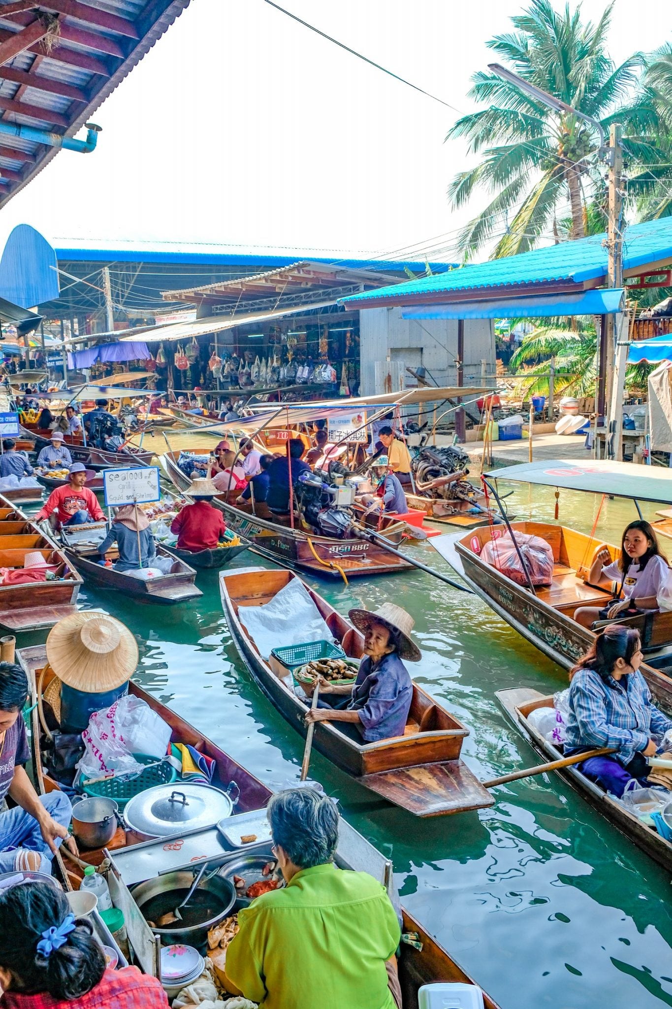 Damnoen Saduak Floating Market