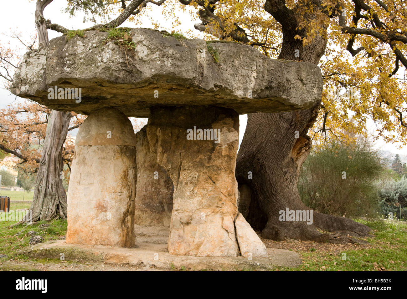 Dolmen des Trois Pierres