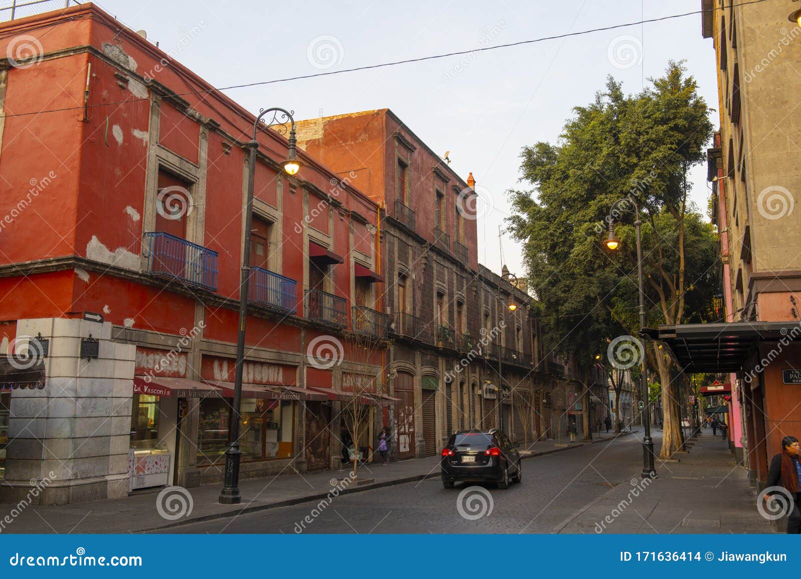 First Street (Calle Primera)