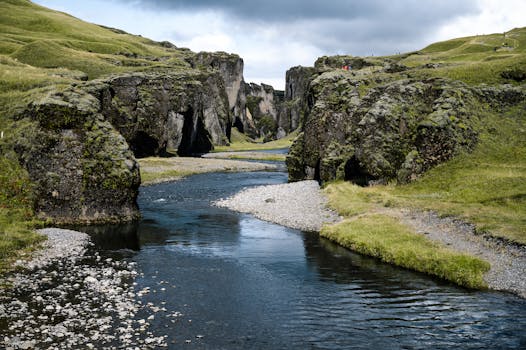 Fjaðrárgljúfur Canyon