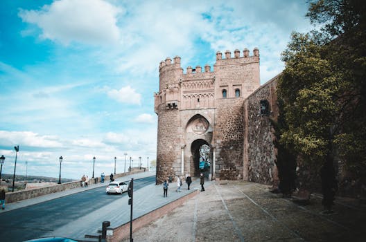 Gate of the Chain (Puerta de la Cadena)