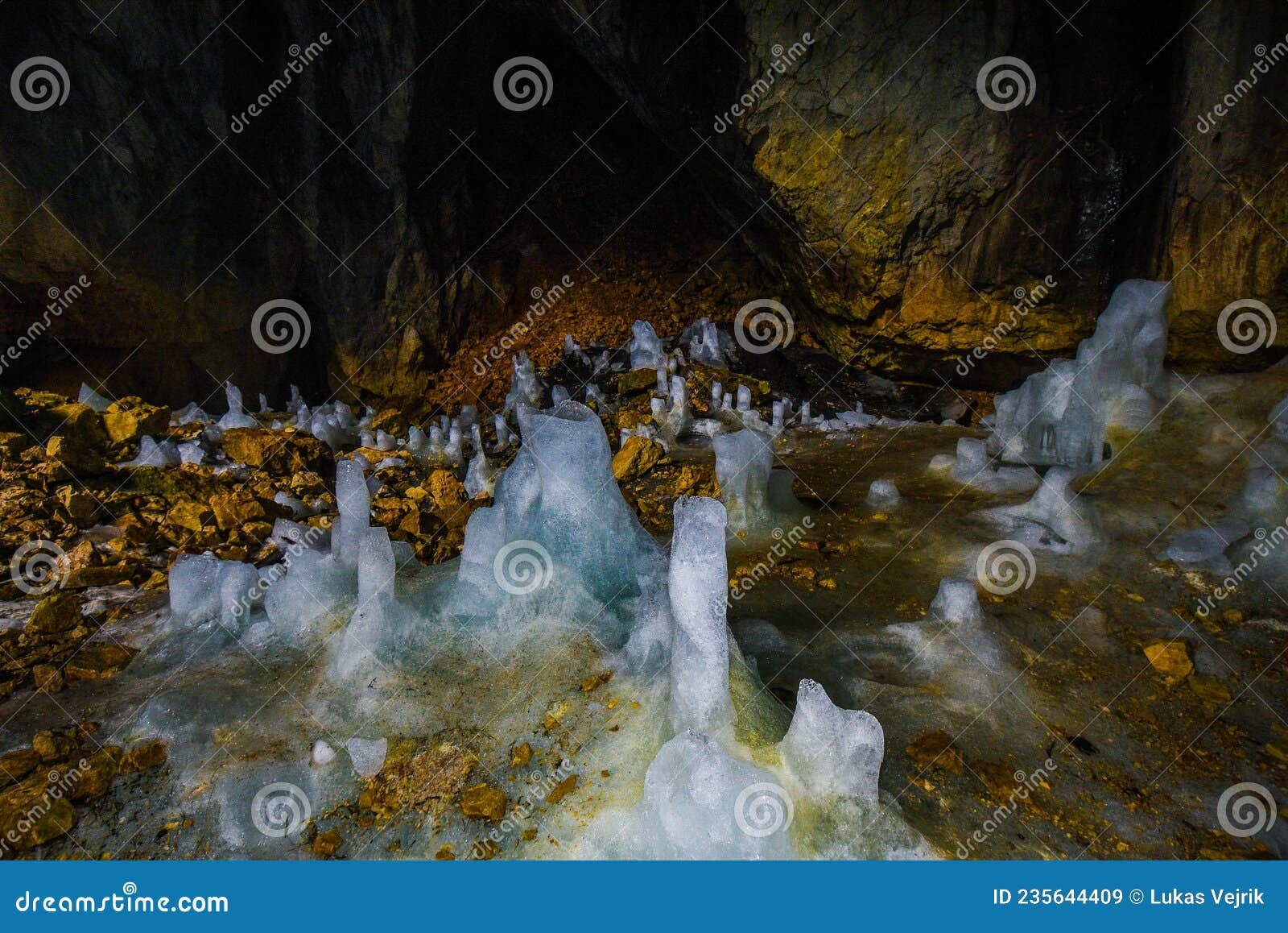 Ice Cave (Ledena Pećina)