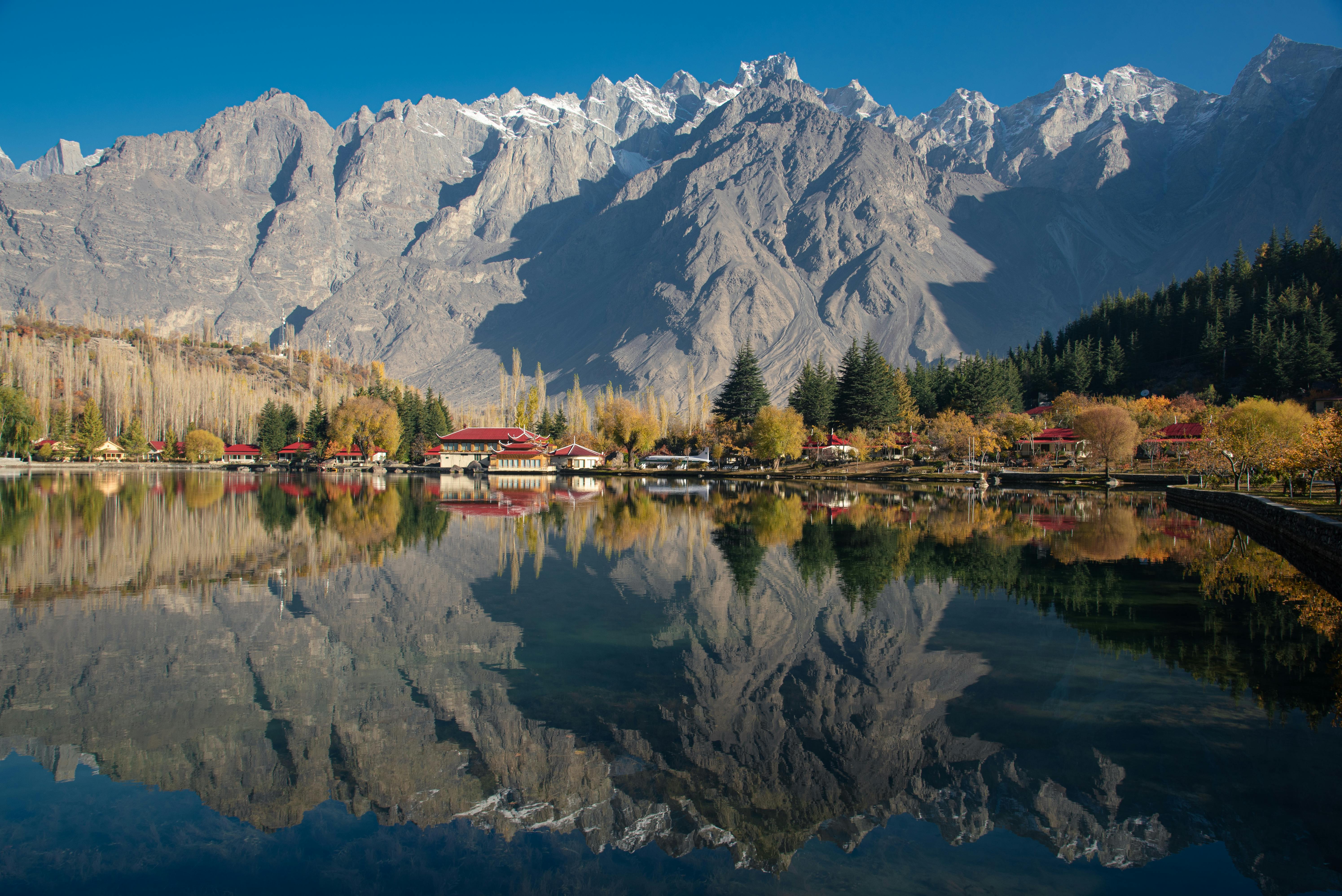 Kachura Lake