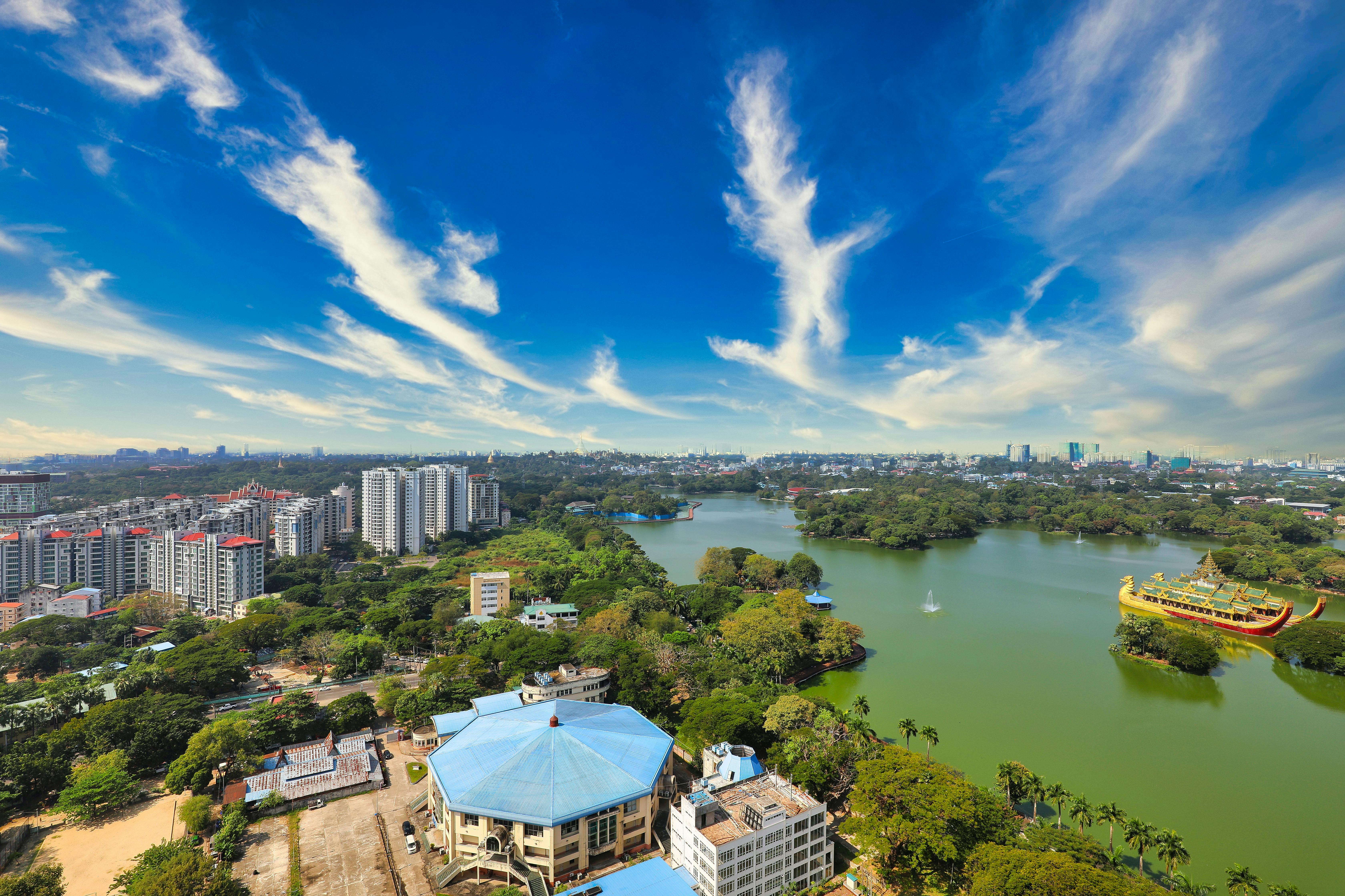 Kandawgyi Lake