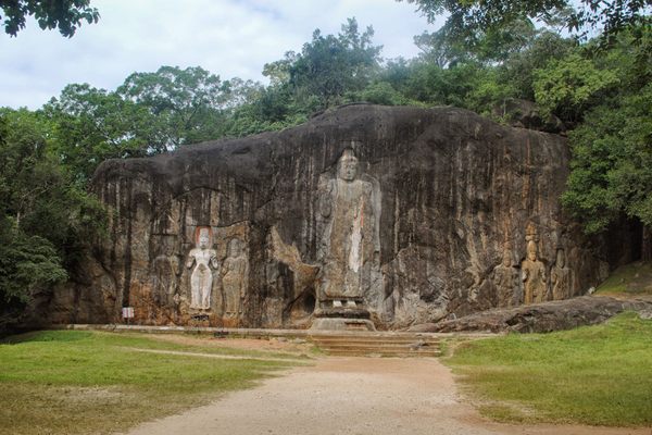 Kyaiktiyo Pagoda (Golden Rock)