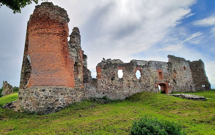 Laiuse Castle Ruins