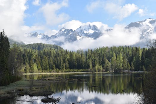 Lake Sĺňava