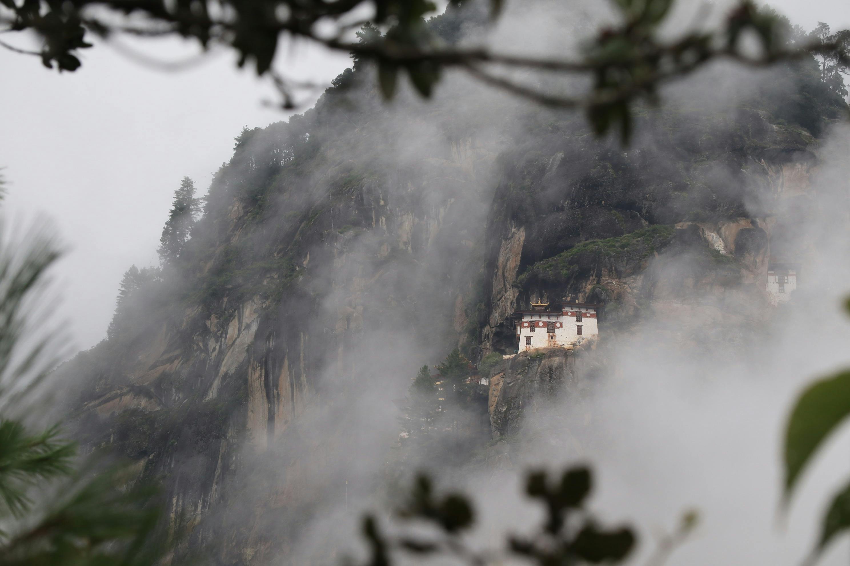 Lhuntse Dzong