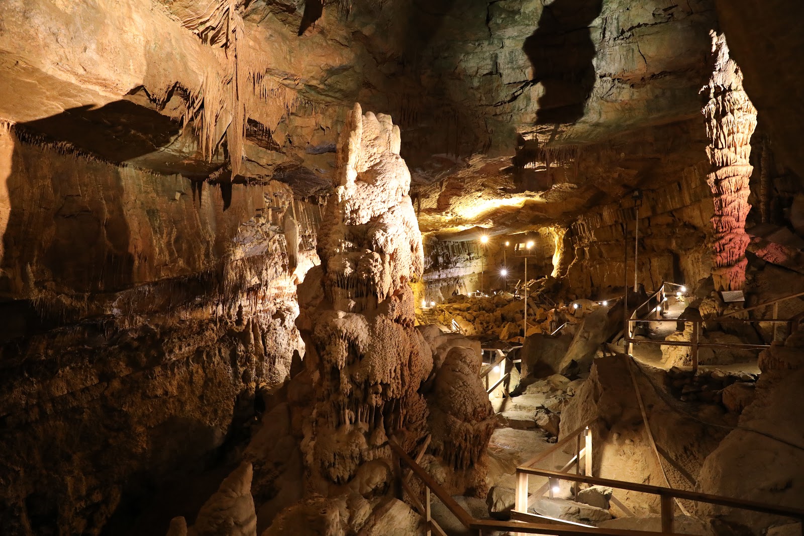 Lost World Caverns