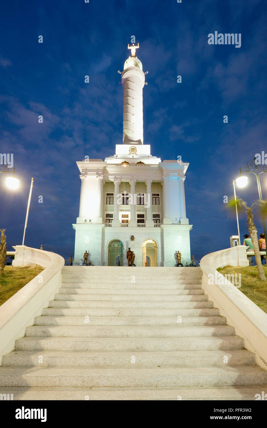 Monumento a los Heroes de la Restauracion