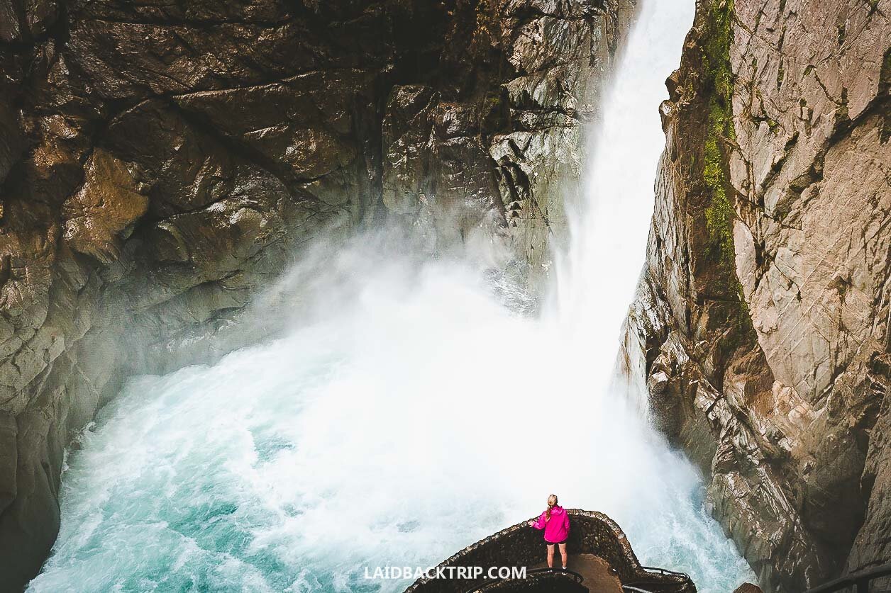 Pailón del Diablo Waterfall