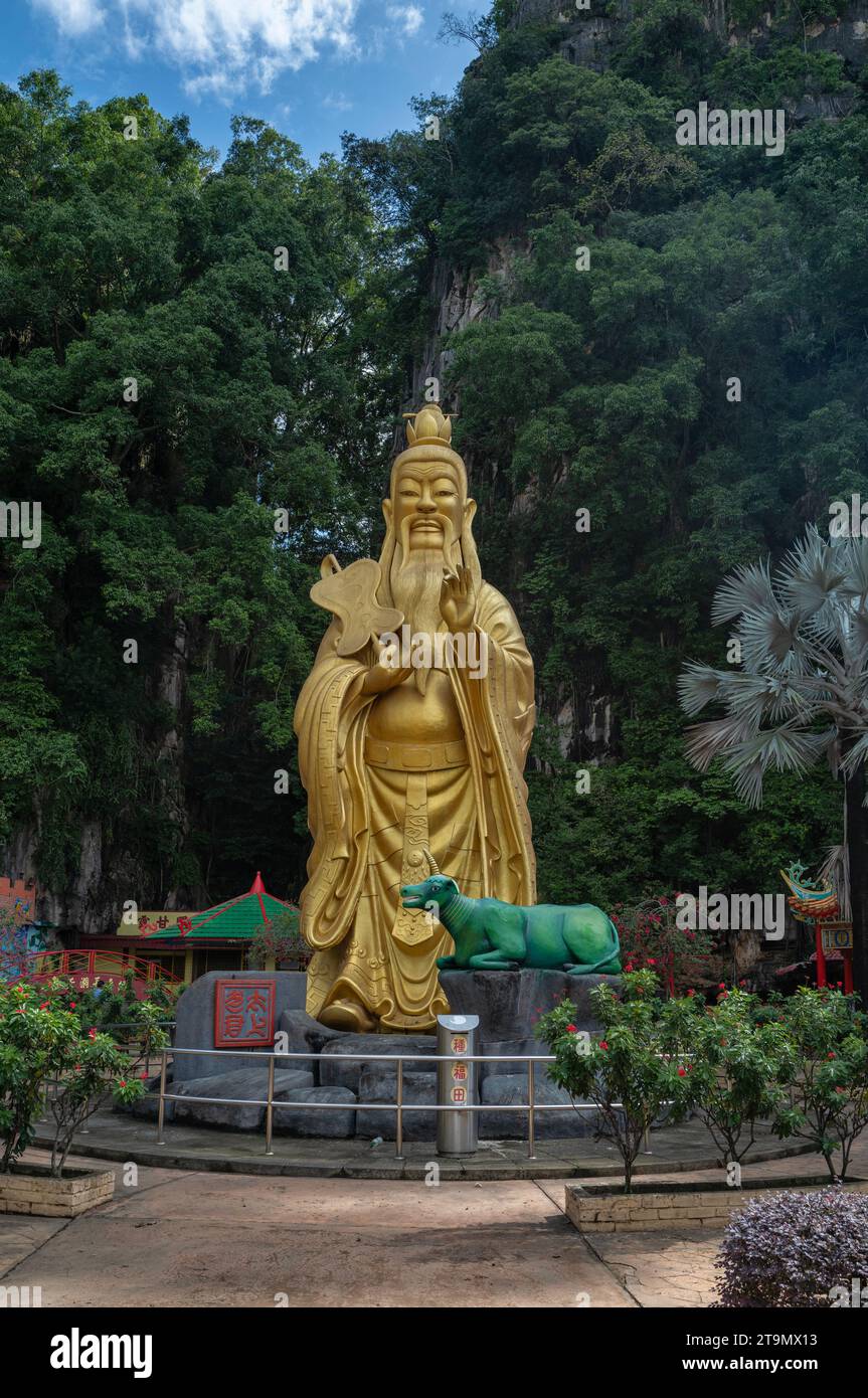 Sam Poh Tong Temple