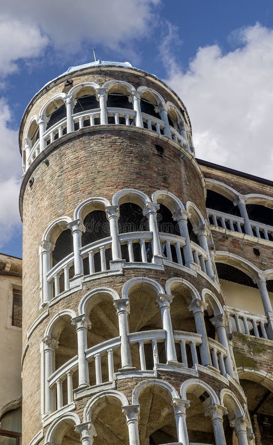 Scala Contarini del Bovolo