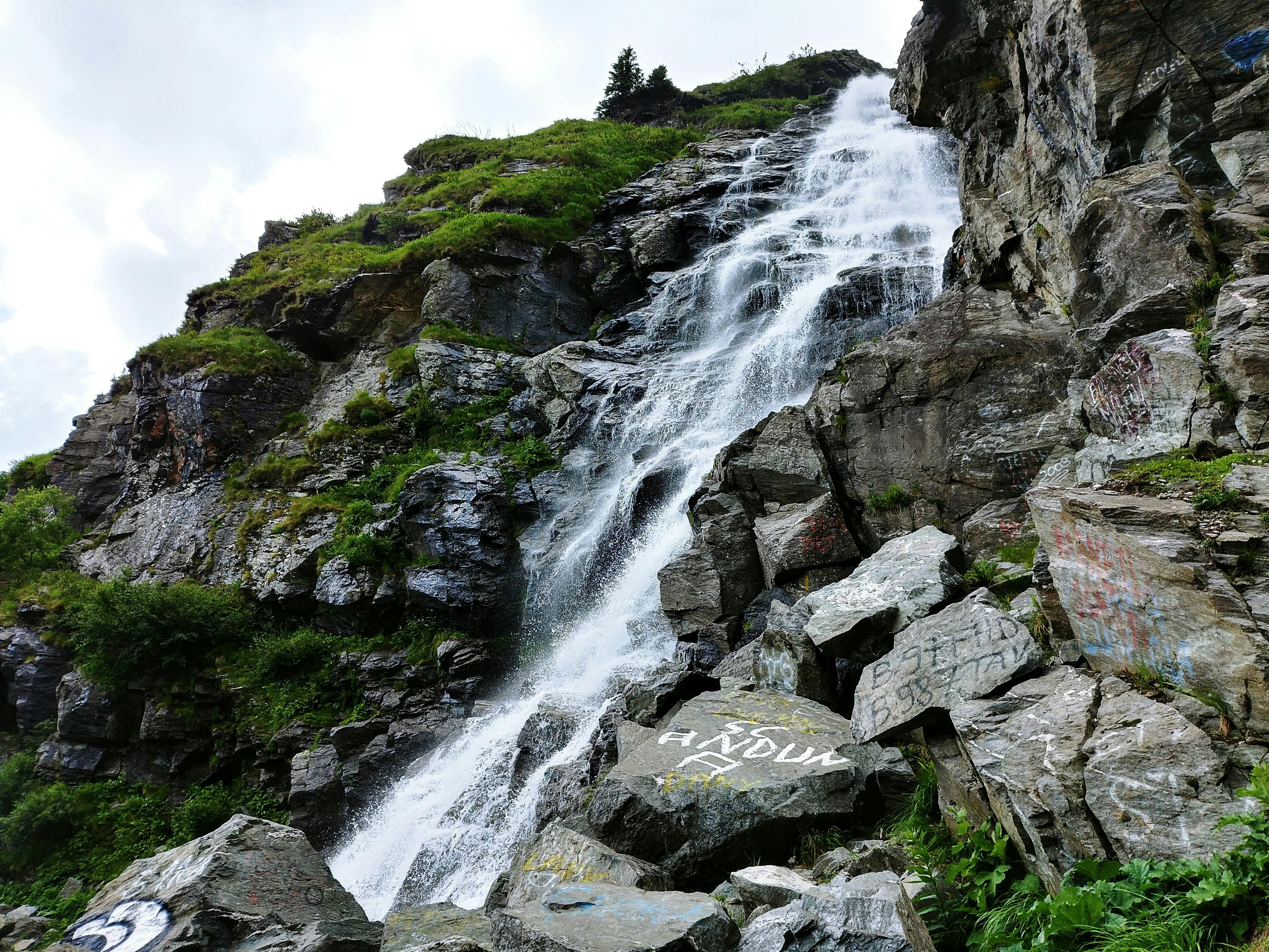 Urlatoarea Waterfall