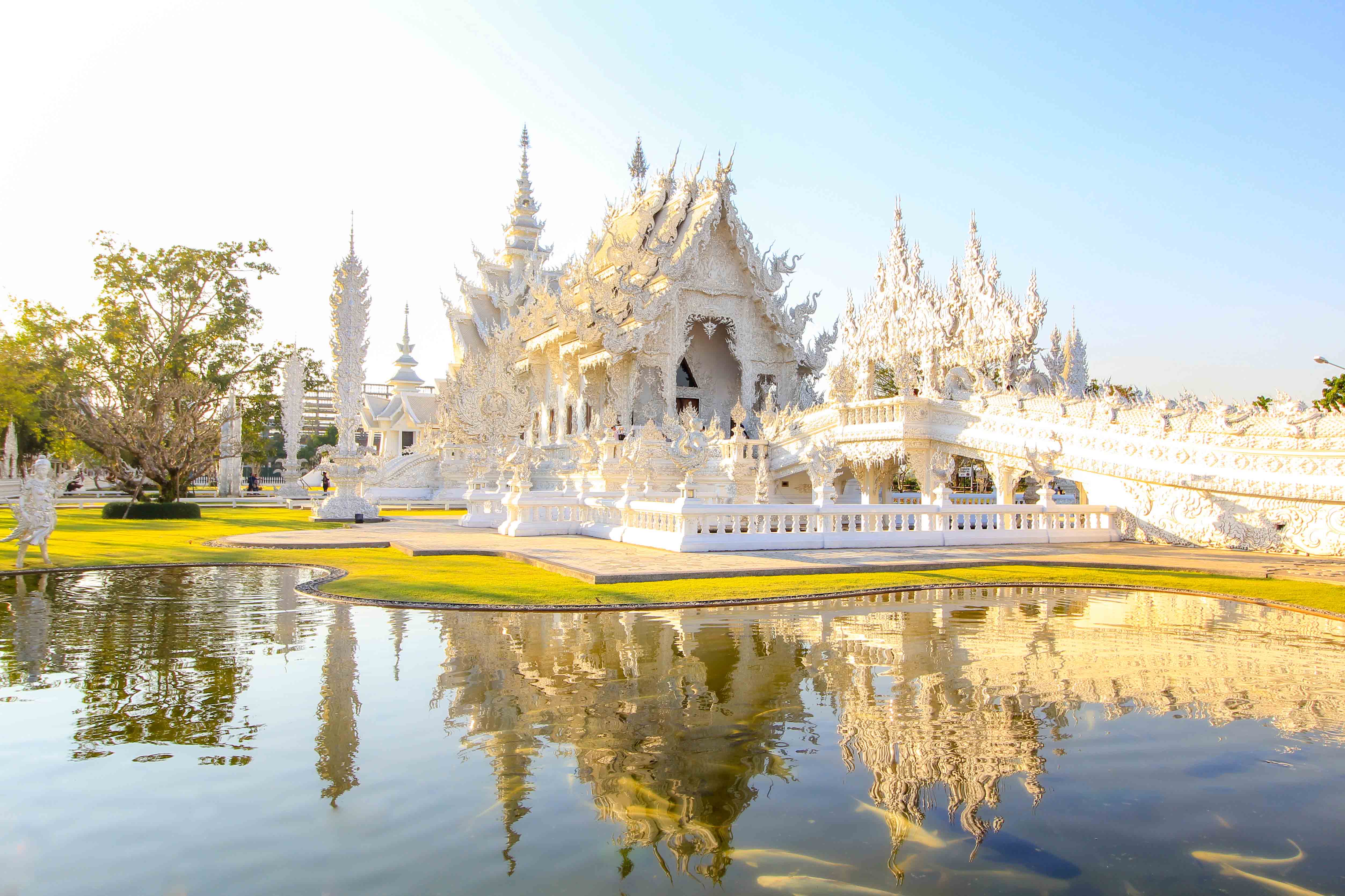 Wat Rong Khun (White Temple)