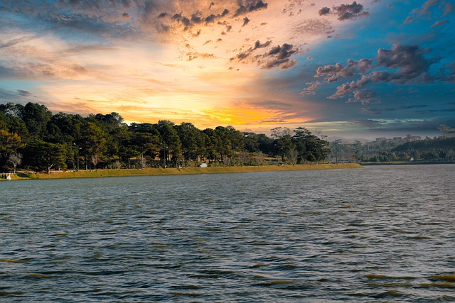 Xuan Huong Lake