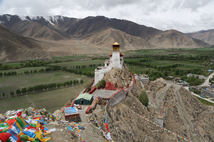 Yumbulagang Palace